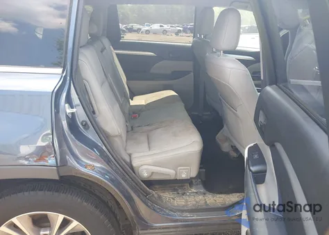 2015 Toyota Highlander Le Plus V6 z USA, uszkodzony, nr VIN 5TDZKRFH0FS117490